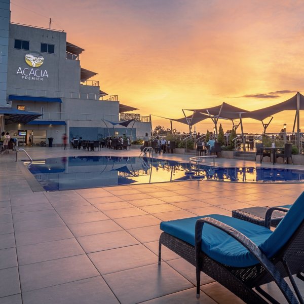 Pool &amp; rooftop