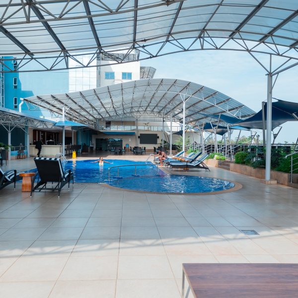 Pool &amp; rooftop