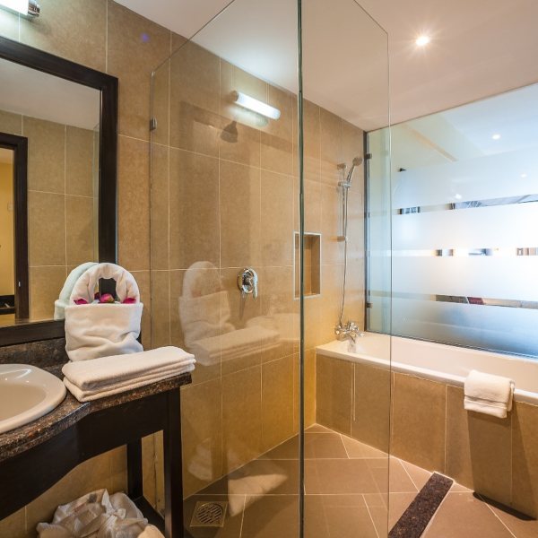 Rooms &amp; suites