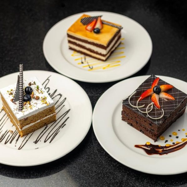Dining &amp; bar